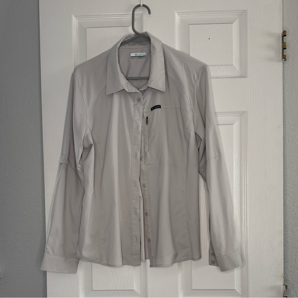 Columbia Women's Long Sleeve Button-Up Shirt - Light Gray
